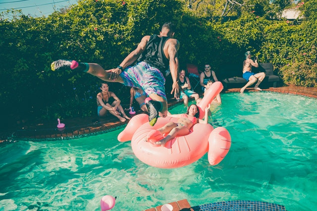 Dos and Don’ts of Throwing a Pool Party – The Paper Shop