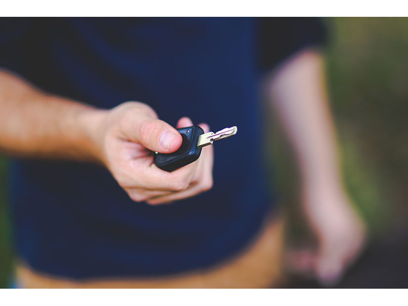 blur-car-key-close-up-6097